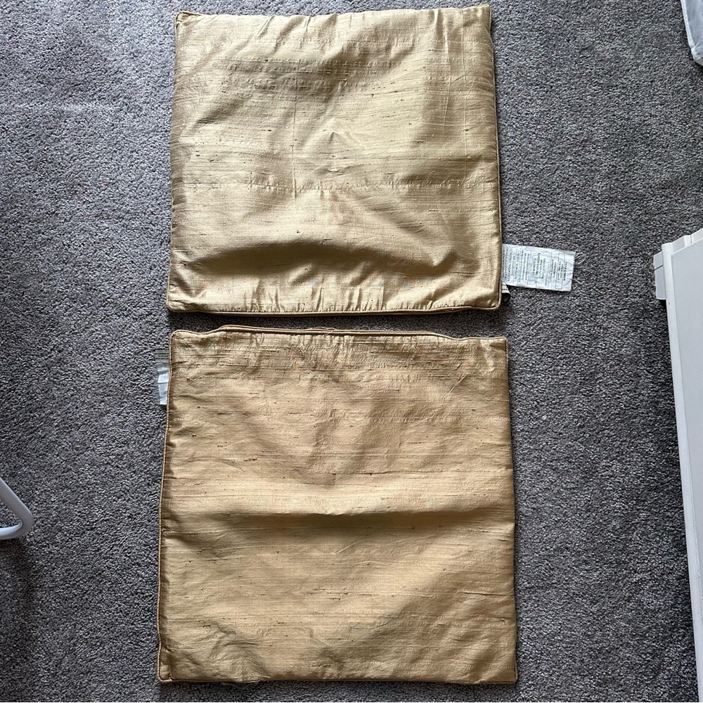 Set of 2 Gold Pillowcases